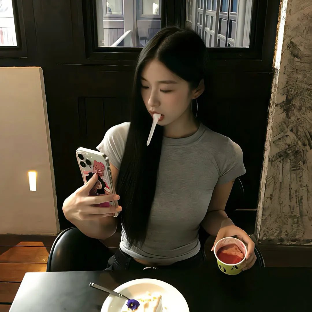 三个摩登女性